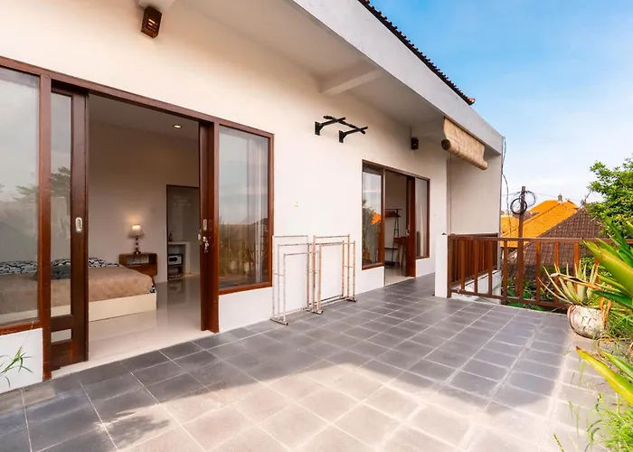 Baliwatchi With Kitchen, Wi-fi And Pool ゲストハウス 3*
