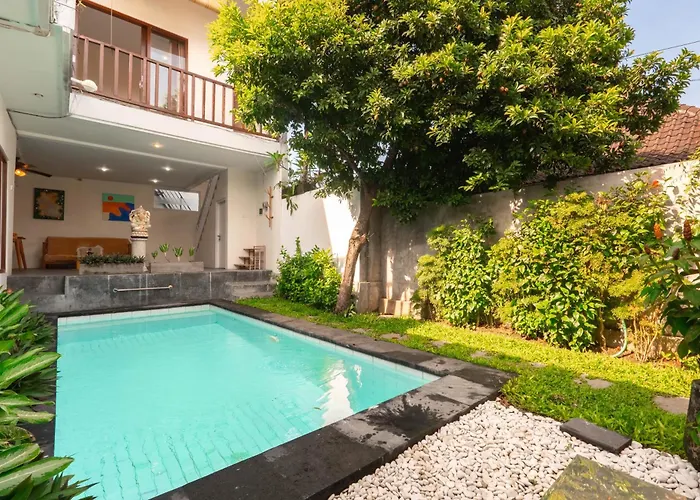 Baliwatchi With Kitchen, Wi-fi And Pool ゲストハウス 3*